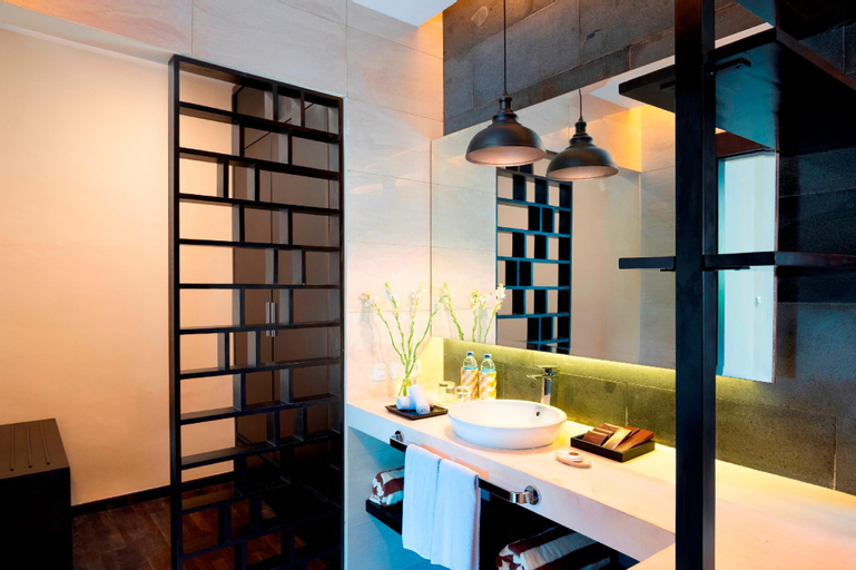 Bathroom 18