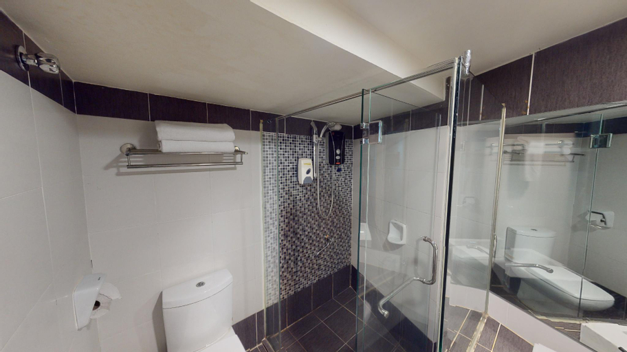 Bathroom 8