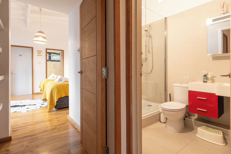 Bathroom 2, Parsons Pleck-6BD with Swimming Pool, Worcestershire