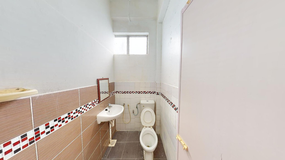 Bathroom 4