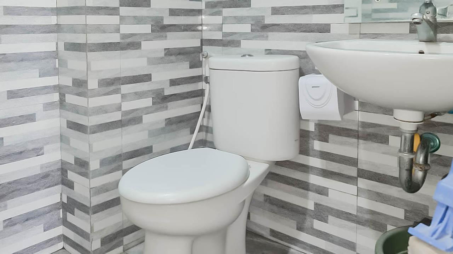 Bathroom 9