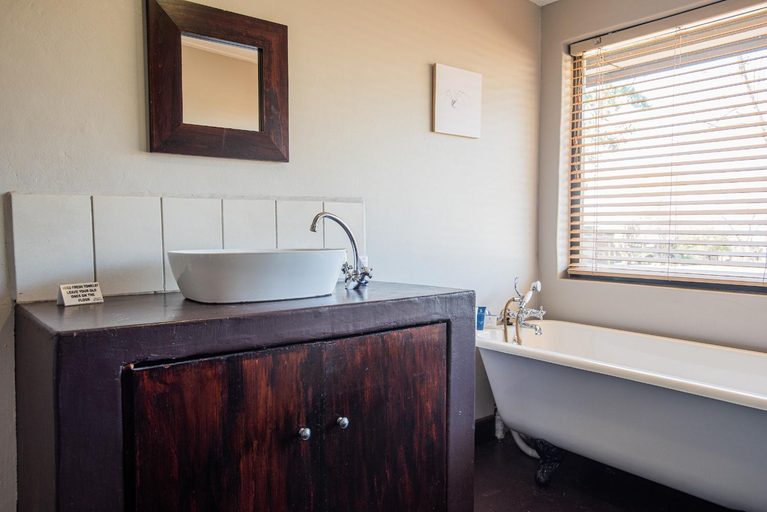 Bathroom 4, Tala Collection Game Reserve, Umgungundlovu