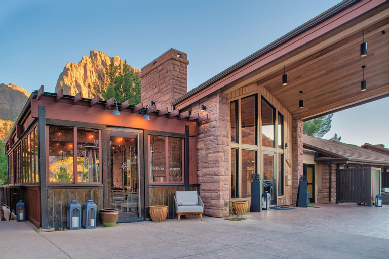 Exterior & Views