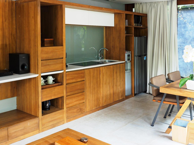 Dining Room 9