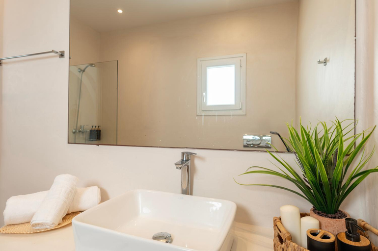 Bathroom 4, With-inn Mykonos Suites, South Aegean