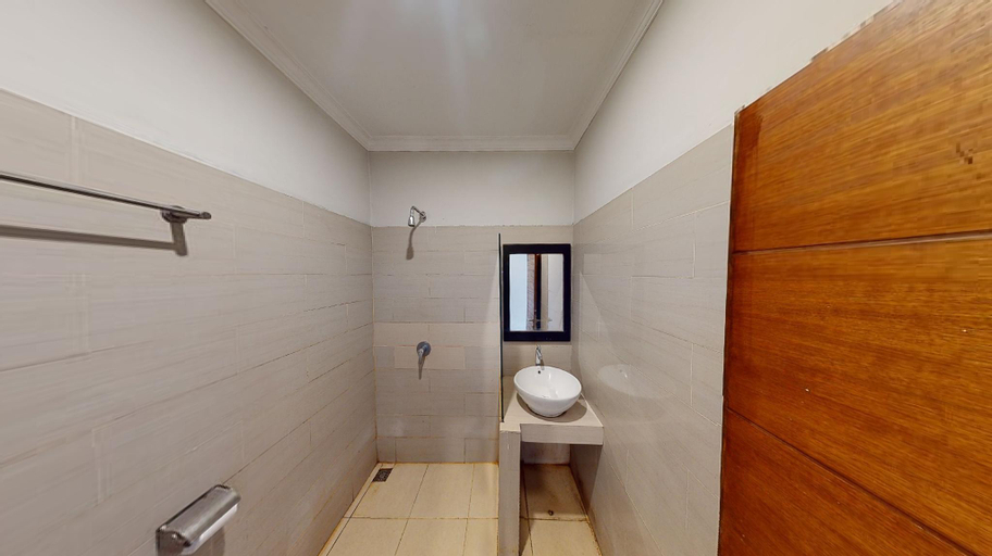 Bathroom 8