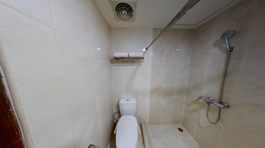 Bathroom 10
