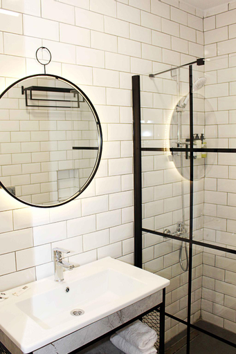 Bathroom 14