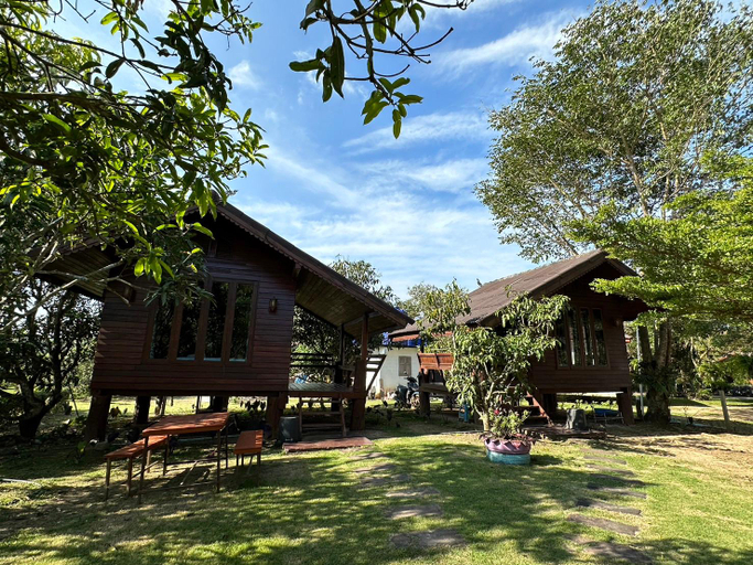 Exterior 9