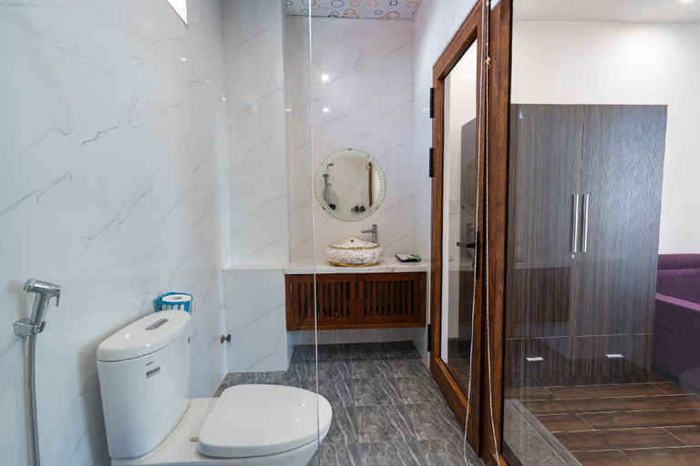 Bathroom 5, NaFaLa Homestay, Da Nang