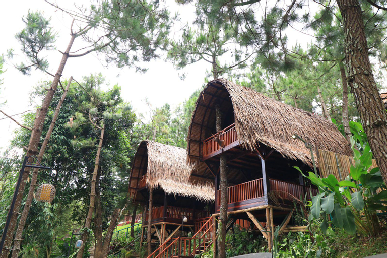 Exterior 4