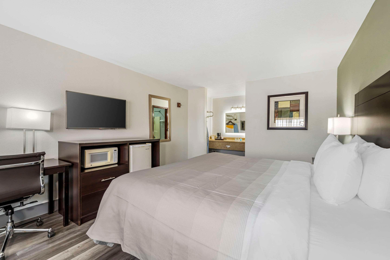 Bedroom 18