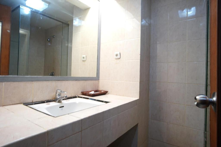 Bathroom 10