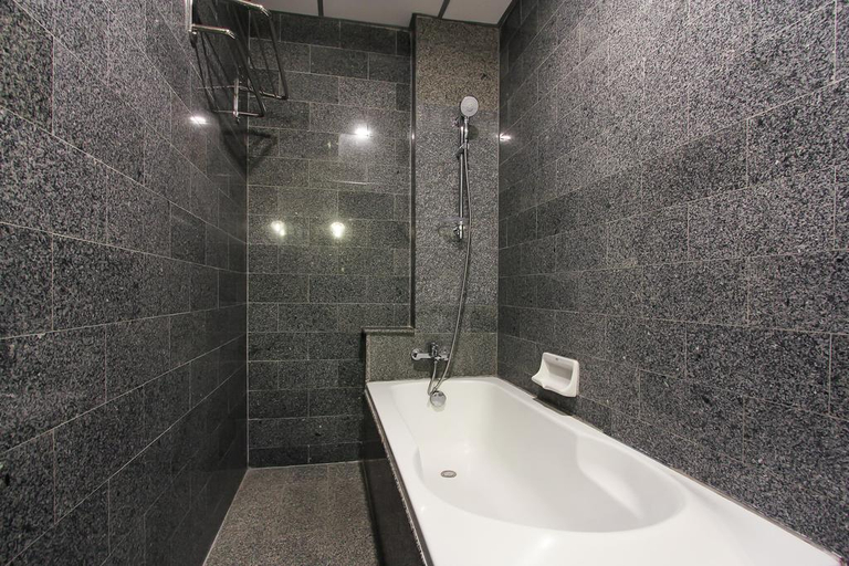 Bathroom 14