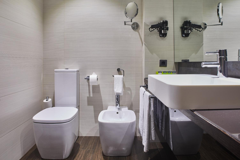 Bathroom 4, Hotel Silken Gran Teatro, Burgos