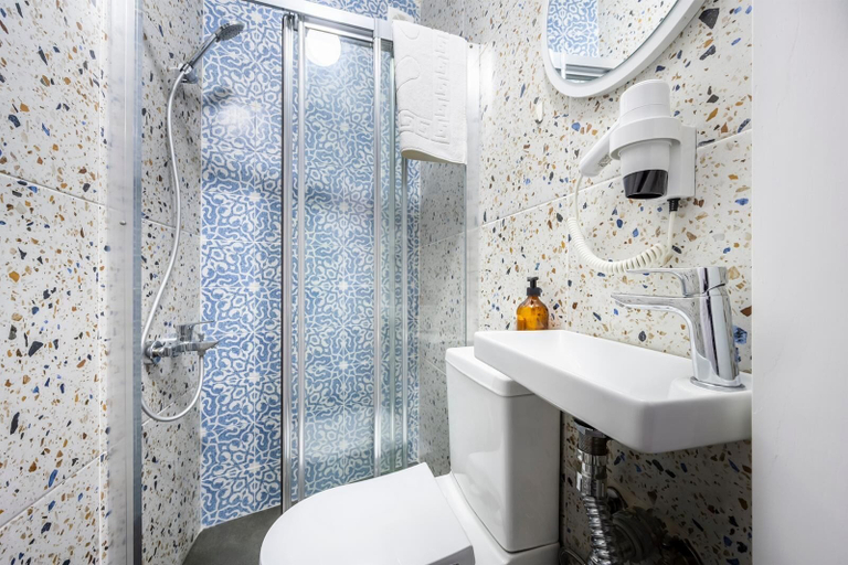 Bathroom 5, Galata Five Apartment, Beyoğlu