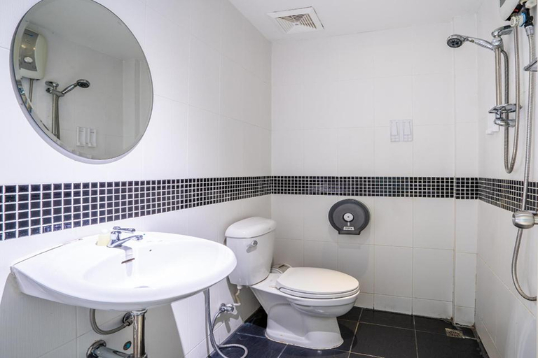 Bathroom 16