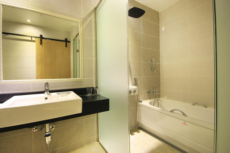 Bathroom 14