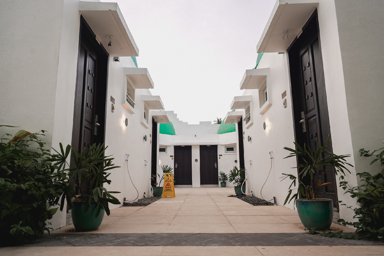 Exterior 6