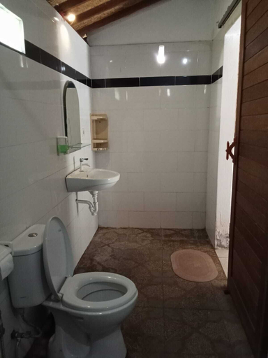 Bathroom 4, Ratu Cottage by OurStory Travels, Klungkung