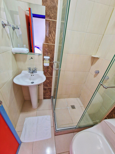 Bathroom 3, Hostal Mythos, Filandia