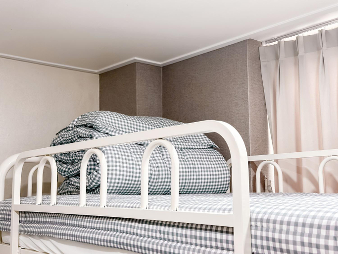 Bedroom 12