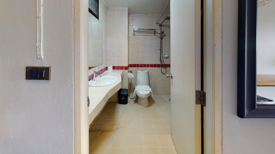 Bathroom 12