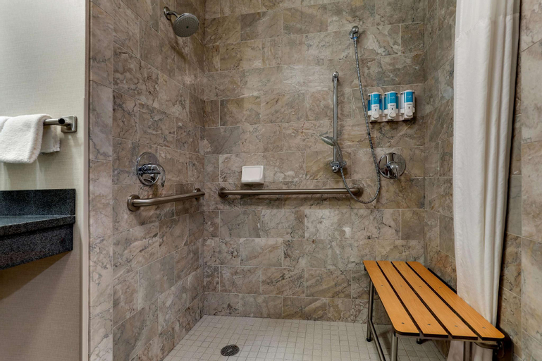 Bathroom 18