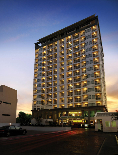 Exterior & Views 15