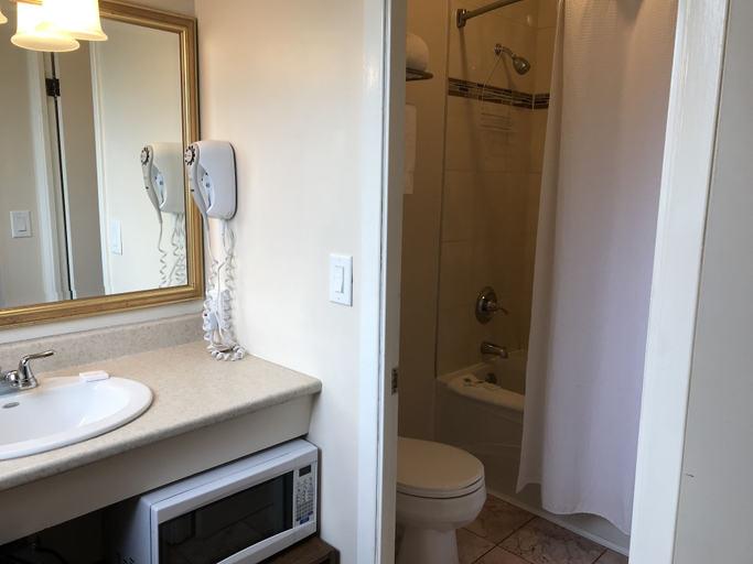 Bathroom 2, Cardinal Court Motel, Elgin