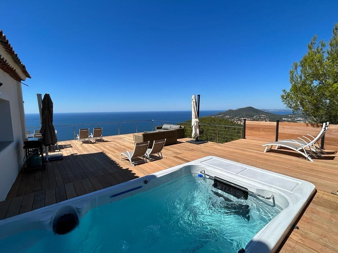Sport & Beauty 3, Villa Vue Mer 180 - Face aux îles d’Or, Var
