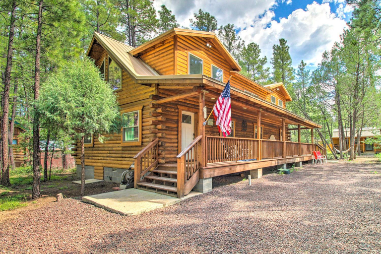 Chic Arizona Cabin with Large Porch, Nearby Lakes!, Navajo