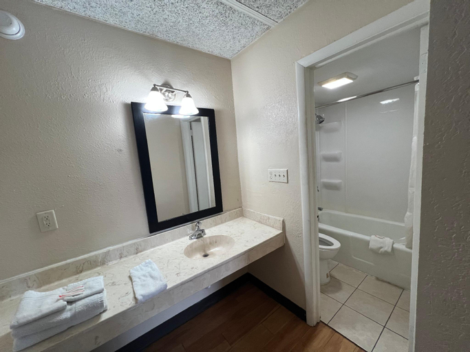 Bathroom 13