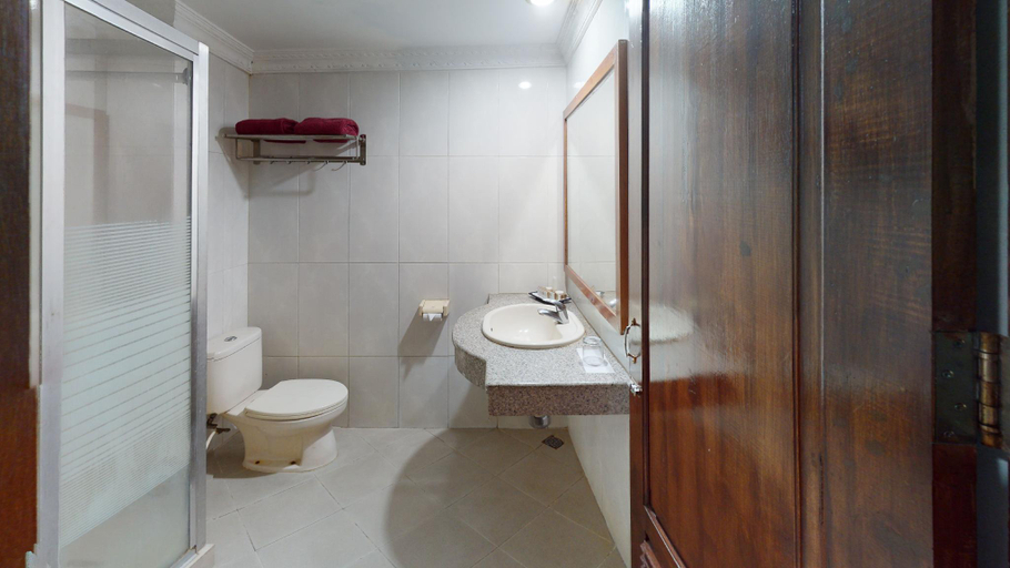 Bathroom 8