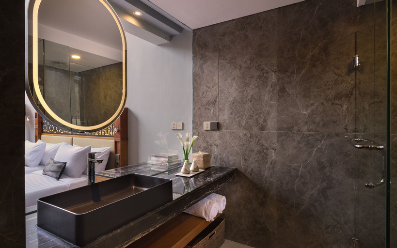 Bathroom 12