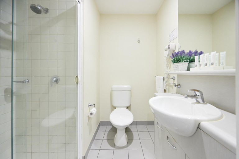 Bathroom 18