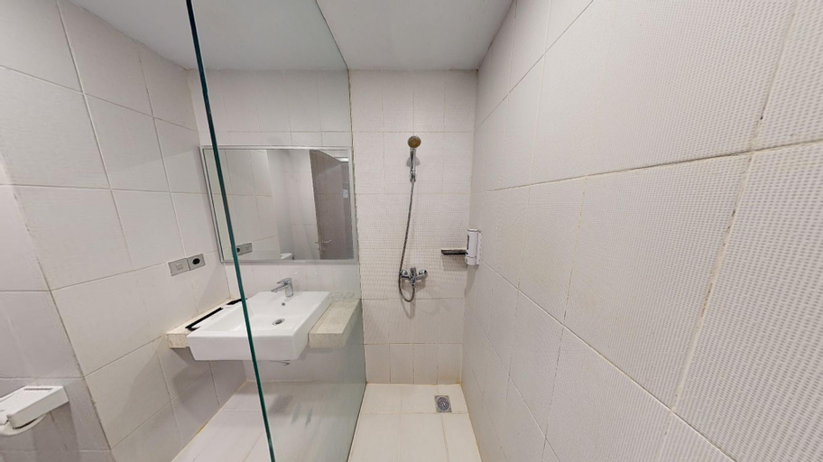 Bathroom 14