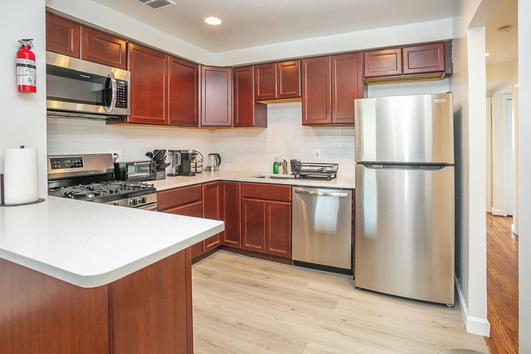 Others 5, Comfy and Cozy - Min from National Mall, Arlington