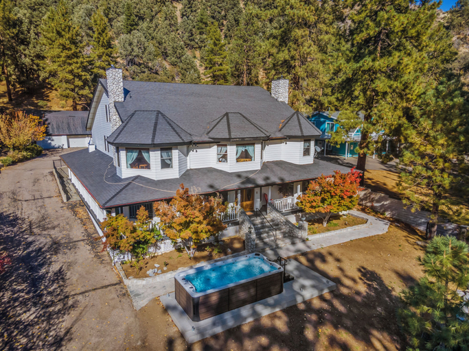 Exterior & Views, Luxary Castle & SPA near Skiing Resort, San Bernardino