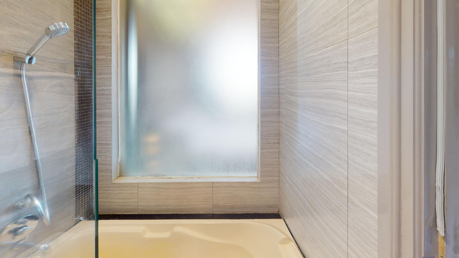 Bathroom 16