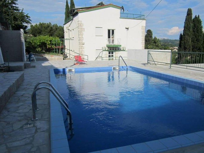 Others 3, Apartma 4, Piran