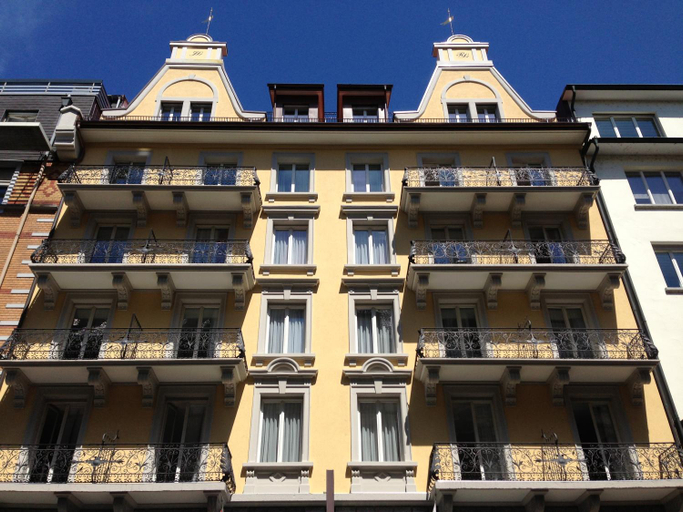 Exterior & Views 27