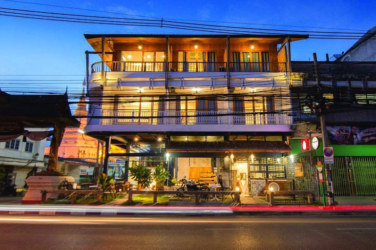 Exterior & Views