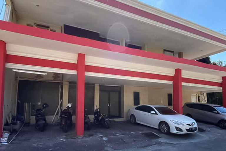 Exterior & Views 2, RedDoorz near Bukit Darmo Golf, Surabaya