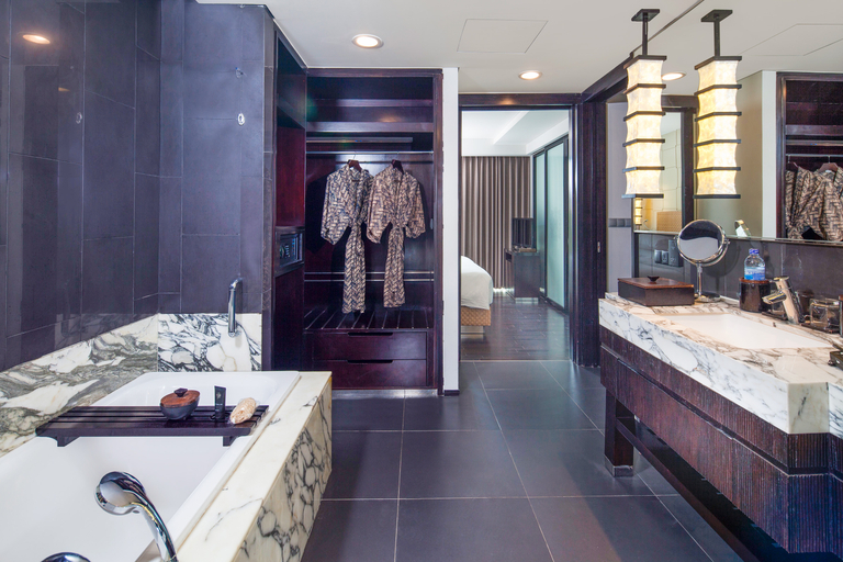 bathroom 19