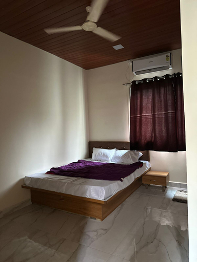 Others, Hotel fulora, Satara