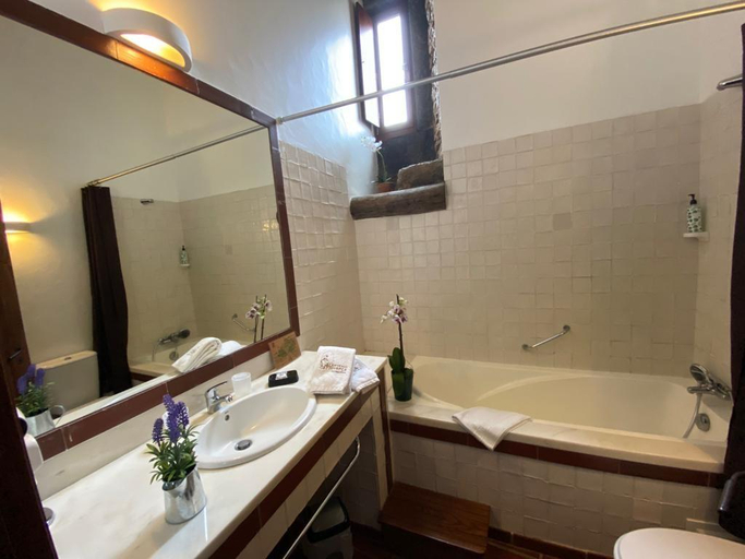 Bathroom 2