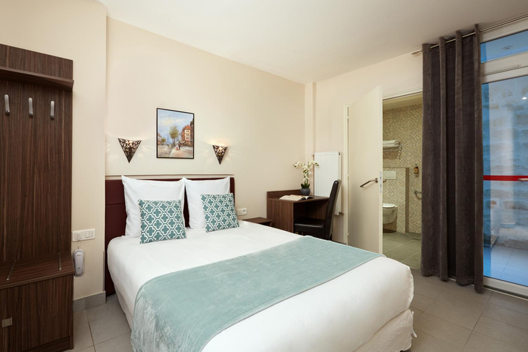 Bedroom 2, Hotel Viator, Paris