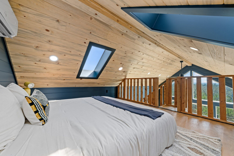 Bedroom 3, Chin 3, Gillespie