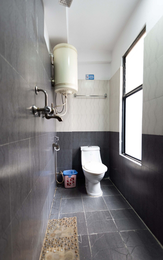 Bathroom 3, Yeti Cozy Hotel, Bagmati